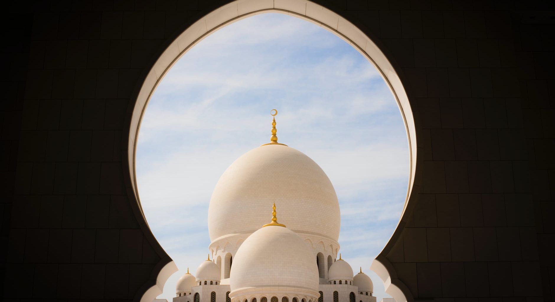 photo of sheikh zayed grand mosque center during daytime