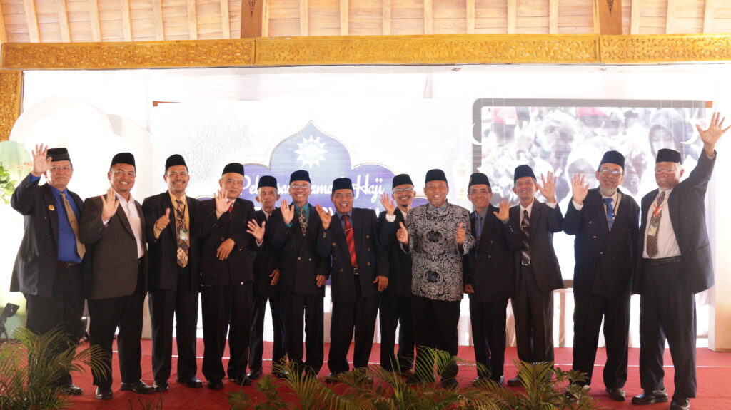 Pimpinan PDM Gunungkidul bersama Ketua PP Muhammadiyah dr Agus Taufiqqurahman M Kes Sp S