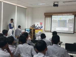 ANAK MUDA BERIMAN, YA CARI AMAN : Edukasi Berkendara dengan Aman dan Nyaman Bagi Siswa SMK Muhammadiyah 1 Playen oleh PT Astra Honda Motor (AHM) Yogyakarta