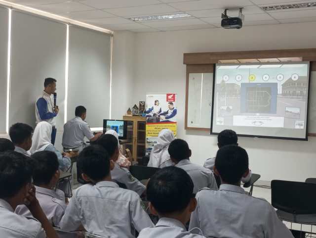 ANAK MUDA BERIMAN, YA CARI AMAN : Edukasi Berkendara dengan Aman dan Nyaman Bagi Siswa SMK Muhammadiyah 1 Playen oleh PT Astra Honda Motor (AHM) Yogyakarta.
