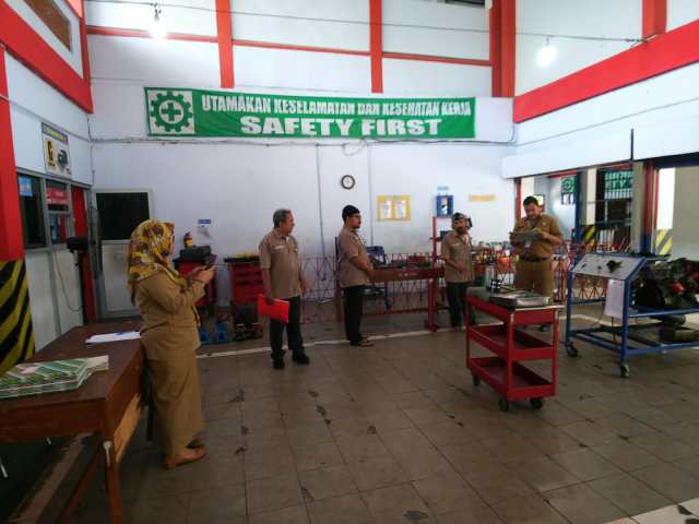UJI KOMPETENSI KEAHLIAN TEKNIK OTOMOTIF SMK MUSPLA BERIKAN DORONGAN DAN MOTIVASI SISWA UNTUK BELAJAR LEBIH GIAT