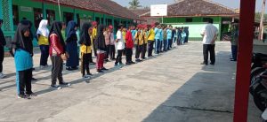 ​Aksi Nyata Berbagi Ilmu: Tim DS SMK Muhammadiyah Ponjong Latih Baris Berbaris Siswa SMP