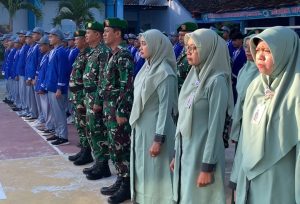 Bangun Karakter dan Moralitas Generasi Muda, Danramil Ponjong Pimpin Upacara Bendera di SMK Muhammadiyah Ponjong