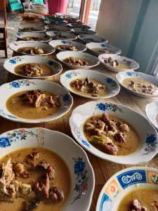 Program Konsumsi SMA Muhammadiyah Al Mujahidin Hadirkan Olahan Daging Kambing Bergizi Tinggi untuk Para Murid