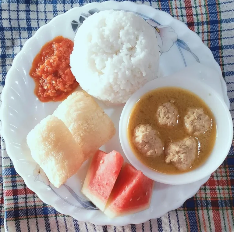 Menjaga Energi dan Gizi Murid, SMA Muhammadiyah Al Mujahidin Sajikan Menu Makan Siang Sehat dan Bergizi