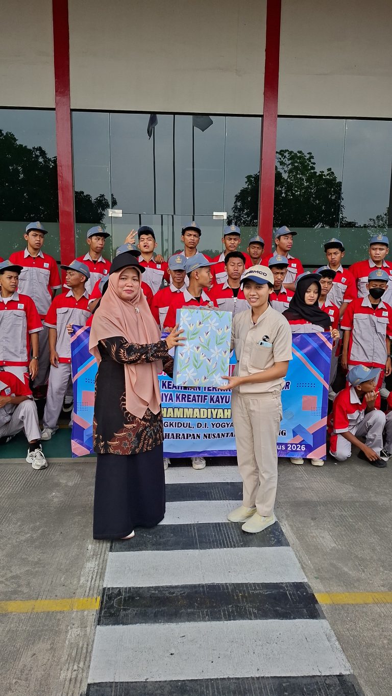 Menghubungkan Ruang Kelas dan Bengkel Sekolah dengan Standar Industri Manufaktur Otomotif Nasional