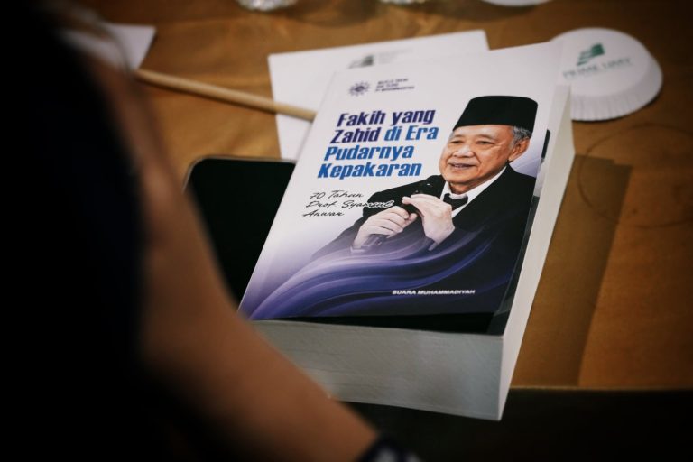 Buku “Fakih yang Zahid di Era Pudarnya Kepakaran” Diluncurkan, Muhammadiyah Apresiasi 70 Tahun Prof Syamsul Anwar