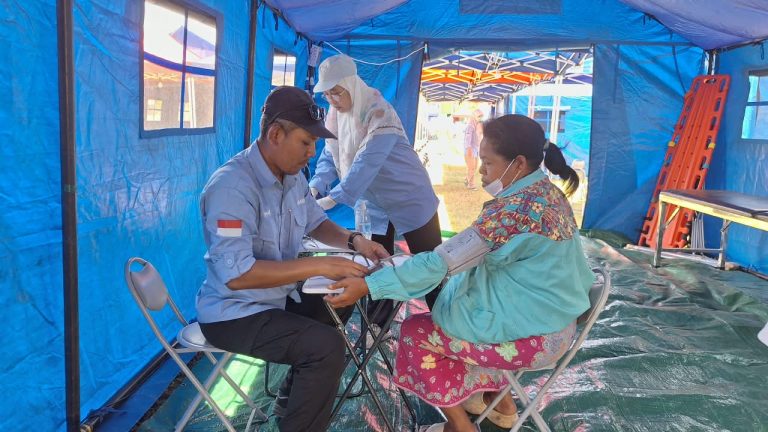 EMT Muhammadiyah Dirikan RS Lapangan, Perkuat Layanan Kesehatan Penyintas Gempa Flores