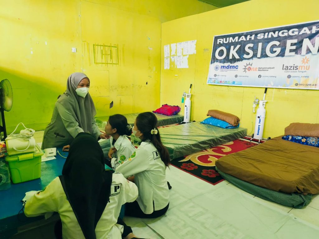Kabut Asap Kian Pekat, Rumah Oksigen Muhammadiyah Layani Puluhan Warga Kalteng