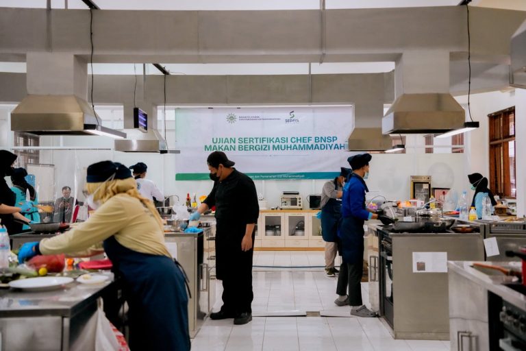 Muhammadiyah Sertifikasi Juru Masak MBM, Pastikan Mutu Gizi dan Keamanan Pangan