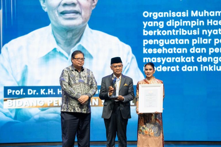 Raih Penghargaan Achmad Bakrie XXII, Haedar Nashir Tegaskan Jalan Sunyi Muhammadiyah