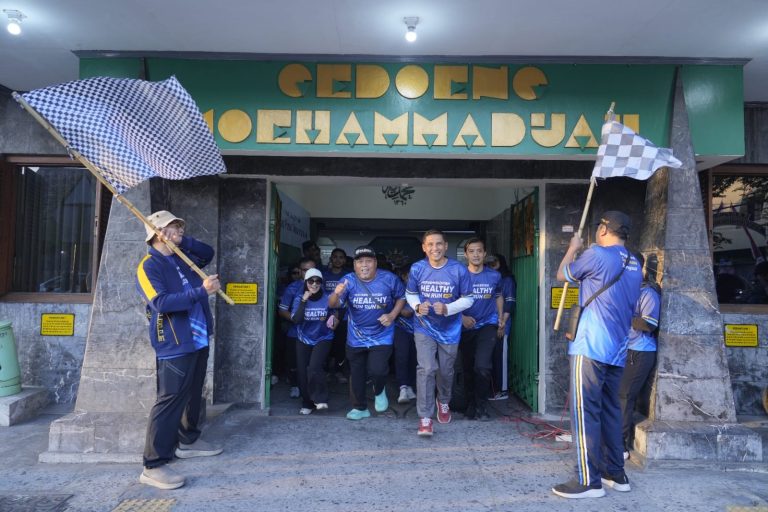 Sehat dan Gembira, Rekan Sekerja Kantor PP Muhammadiyah Ramaikan Healthy Fun Run
