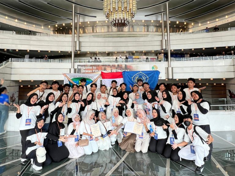 Panggung Internasional Bergema, Dua Kampus Muhammadiyah Sabet Medali Emas di Malaysia