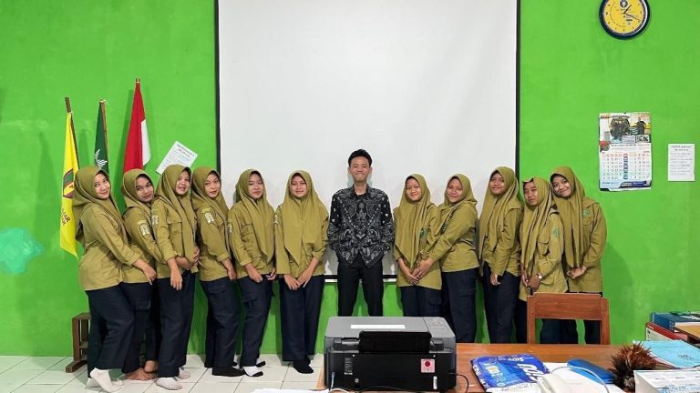 Praktik Kependidikan Mahasiswa UNY di SMK Muhammadiyah 2 Playen Dukung Pencapaian SDGs 4