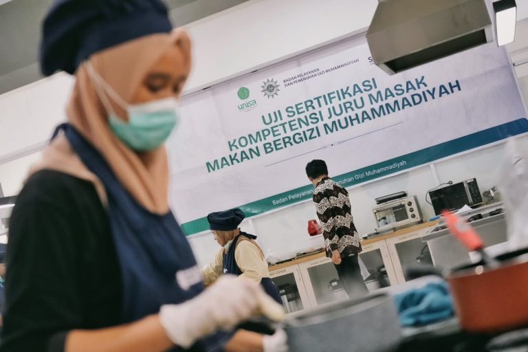 Makan Bergizi Muhammadiyah: Dari Teologi Al-Maun hingga Chef Bersertifikas
