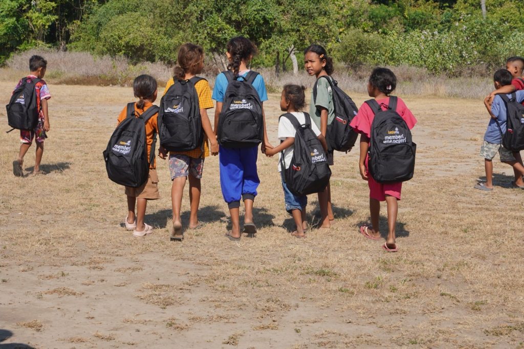 Pulihkan Semangat Belajar Pascagempa, Muhammadiyah Salurkan Ratusan School Kit untuk Siswa