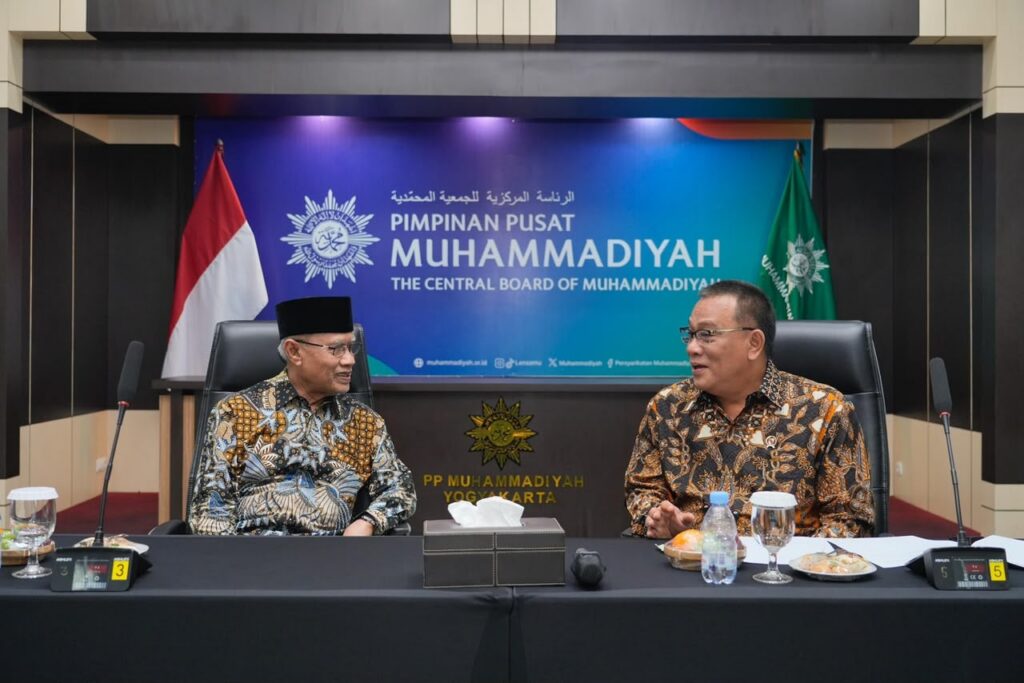 Terima Silaturahmi Menteri Lingkungan Hidup, Haedar Nashir Dorong Gerakan Membangun Tanpa Merusak