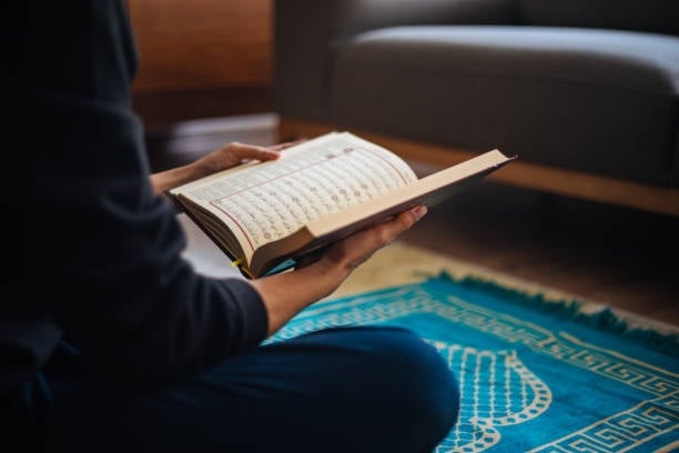 Kembali ke Al-Qur’an dan Hadis, Perlukah Keluar dari Ikatan Mazhab?
