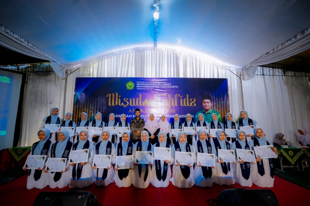 Muallimaat Gelar Wisuda Hafizah, Tekankan Ketekunan dalam Menjaga Al Qur’an
