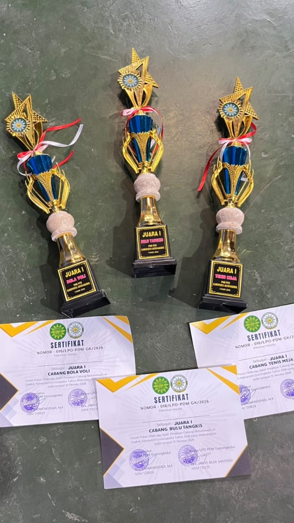 Trofi dan Sertifikat Juara 1 PCM Wonosari di Ajang POR PCM GK 2026