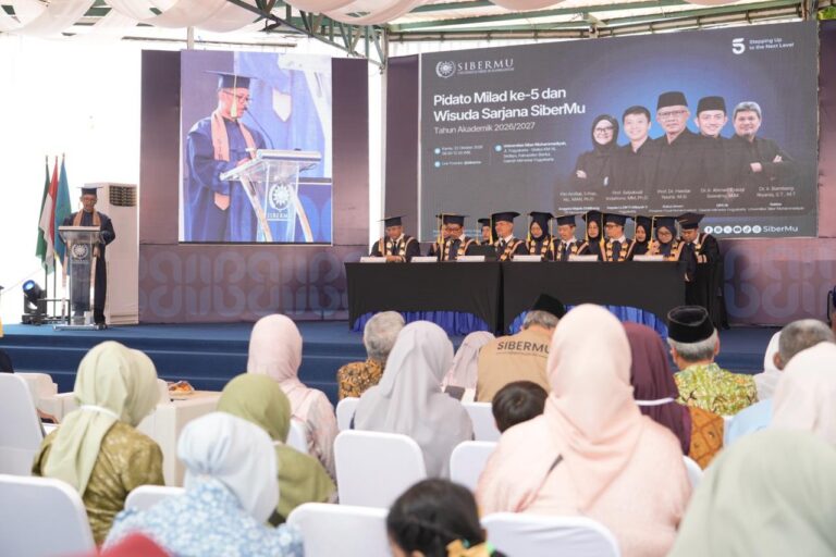 Wisudawan Kristen Sibermu Terinspirasi Hadis Nabi, Ilmu Harus Bermanfaat bagi Sesama